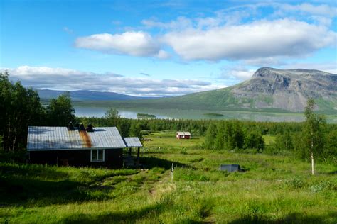 The trail goes from abisko to hemavan and can be divided into three parts: Topo : Kungsleden, la traversée de la Laponie à pied (Suède)