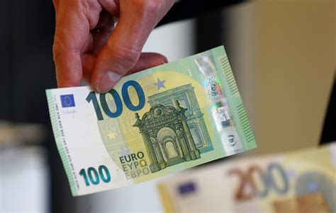 Novas Notas De 100 E 200 Euros Entram Em Circulação Na União Europeia