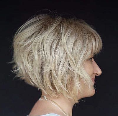 Textured angled bob haircuts & hairstyles in 2019 #kort. Bob kapsel in laagjes met pony