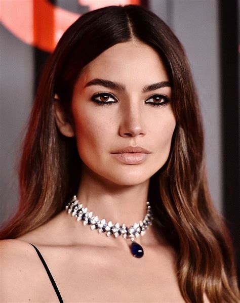 Pin By E On Modelsartists In 2020 Lily Aldridge Diamond Necklace