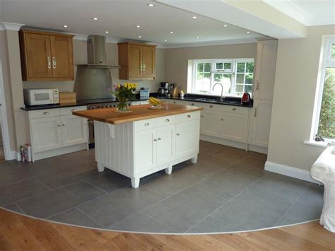 While it looks cheerful and cleaner, it the ideal height of the kitchen island should be at the same height of the kitchen counter. Island Kitchen Units - HomesFeed