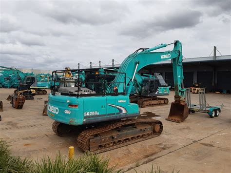 Reach from swing centerline to arm top rating over front b: 2011 Kobelco Sk260lc -8 Automatic 1d Track Mounted ...