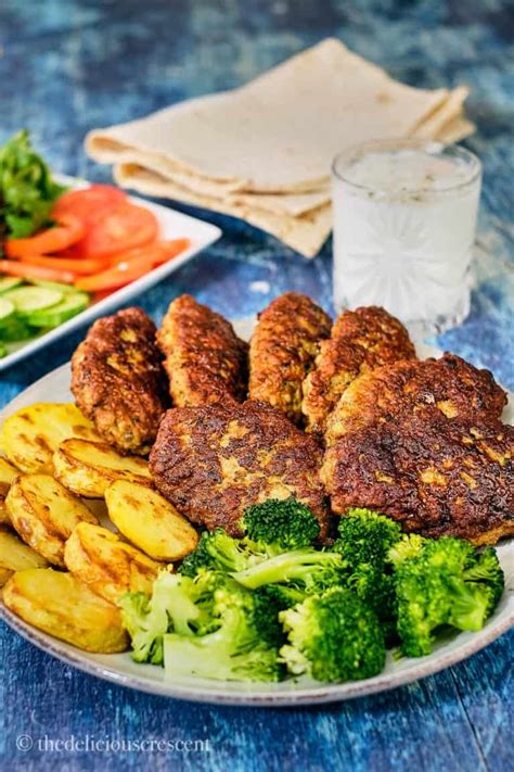 Beef and split pea patties| iranian kotlet. The best Persian Kotlets you will ever have. Superbly spiced and flavored, these meat patties a ...