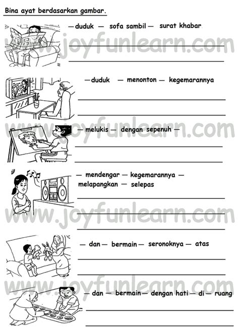 Dua orang budak lelaki membaca buku di bawah pokok yang rendang. Bina ayat berdasarkan gambar