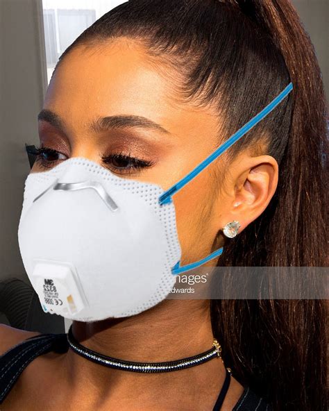 Ariana Grande Wear Respirator Mask Gas Mask Girl Ariana Grande