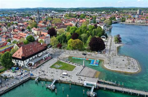 It lies on the border with switzerland and on lake constance (bodensee), exactly where the river rhine exits the lake. Querdenken in Konstanz: Oberbürgermeister geht nicht von ...