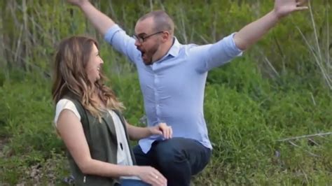 Adorable Video Wife Reveals Pregnancy During Photo Shoot