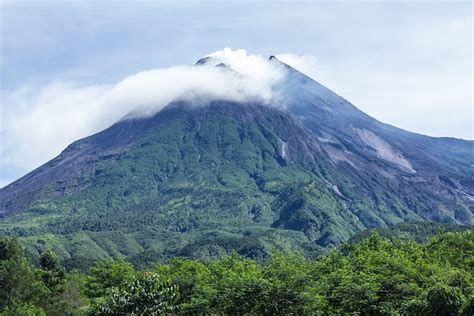 Mount Merapi In EasyItalianNews Com