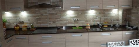 Tirador para muebles de cocina y baño de diseño moderno y funcional. Cocinas Modernas