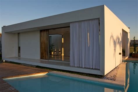 Small Minimalist House Architecture By Vismaracorsi