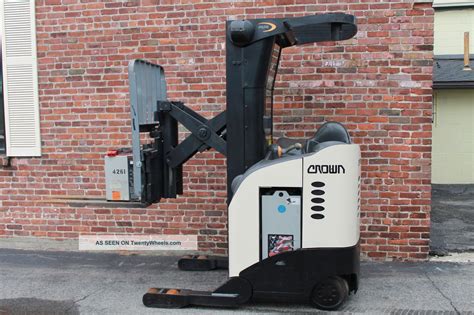 Crown Electric Stand Up Forklift 5200 Rr Series Reach Truck Fork Lift