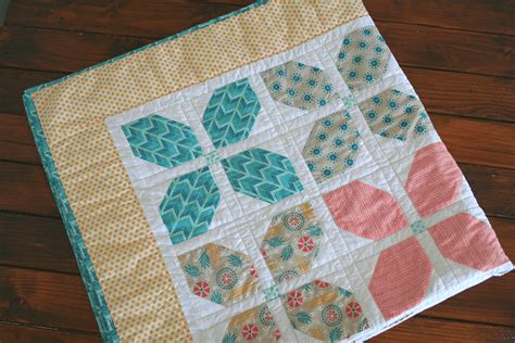 This Simple Flower Quilt Is So Charming Quilting Digest