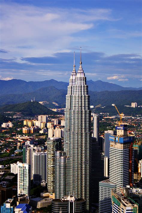 Take in kuala lumpur's mesmerizing landscapes from up high as you head to the observation deck of kl tower, the 7th tallest freestanding tower in the world. Twin Towers | KL Tower's (Menara KL), viewing deck at 276m ...