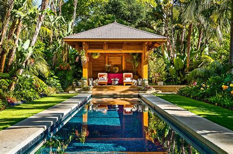 Spectacular Tropical Pool Landscaping Ideas