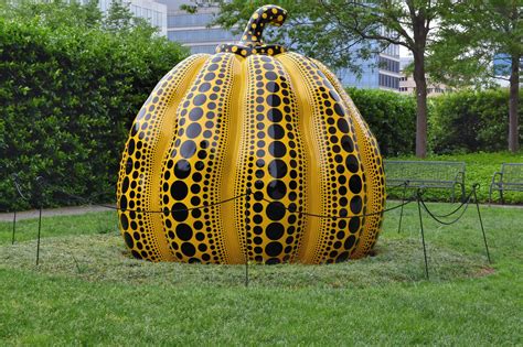 Yayoi Kusamas Polka Dot Pumpkins Are Coming To The New York Botanical