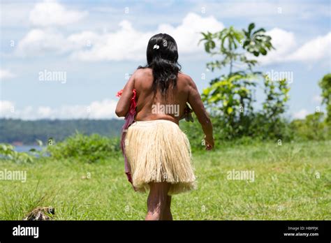 Tribu Indígena Del Amazonas Fotografías E Imágenes De Alta Resolución Alamy