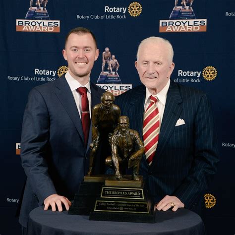 Oklahoma Oc Lincoln Riley Wins Broyles Award Cfb