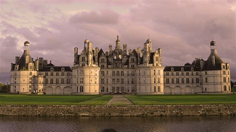 Chateaux of the Loire Valley - Love Velo