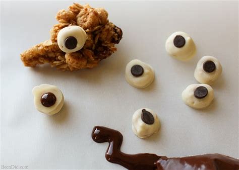 Easy Edible Chocolate Eyeballs Recipe Candy Eyeballs Edible Mini Chocolate Chips