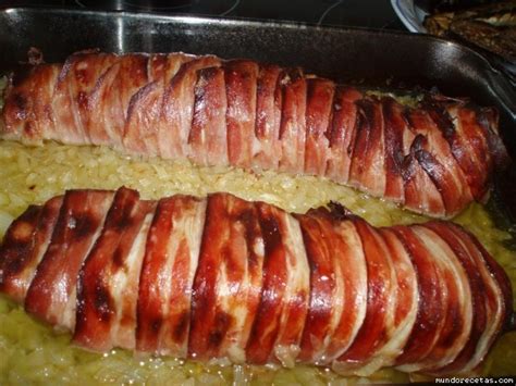 ¡listo, ya puedes disfrutar de tu delicioso solomillo relleno al horno! Solomillo al horno con bacon y cebolla