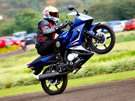 To get more details of yamaha yzf r15 v3, download zigwheels app. R15 Bike Wallpapers - Wallpaper Cave