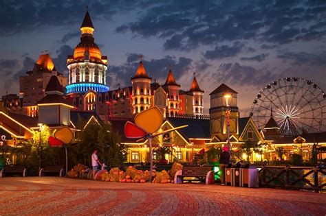 Fabuloso Hotel Bogatyr Al Atardecer Parque De Atracciones De Sochi