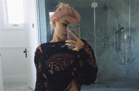 kylie jenner drops jaws in sultry underwear selfie