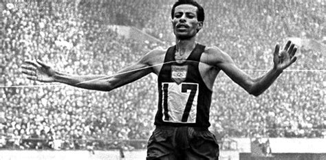 Abebe Bikila La Leyenda De Los Pies De Acero Que Ganó Descalzo Un Maratón Olímpico