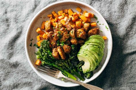 Meal prep lunch bowls lunch meal prep easy meal prep lunches healthy lunch Spicy Chicken and Sweet Potato - Original Strength Institute