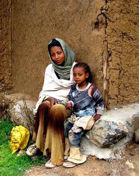 Mother And Daughter Addis Ababa Ethiopia Ethiopia People Ethiopia