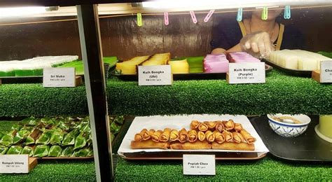 Kuih bahulu / nyonya mini sponge cakes (cornflour version). Lingy's Soul Searching: Best Nyonya Kuih in Penang- Moh ...