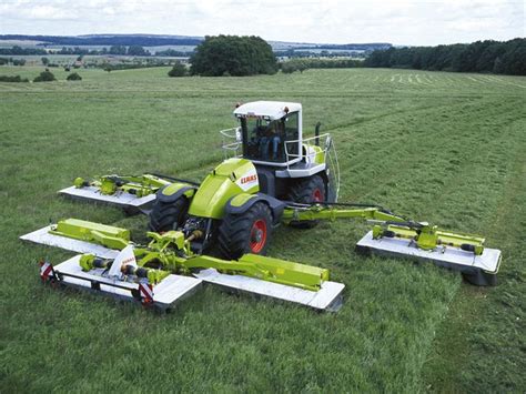 The Worlds Biggest Lawnmower Is The Claas Cougar 1400 Rc 45 Ft Of