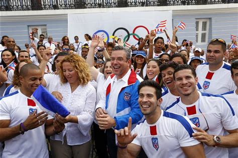 El Gobernador De Puerto Rico Abandera A Atletas De Olimpiadas