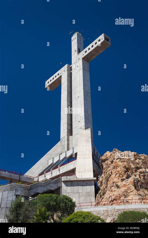 chile coquimbo cruz del iii milenio monumento de la cruz milenaria fotografía de stock alamy