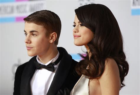 Are Selena Gomez And Justin Bieber Back Together 21 Year Old Pop Star Posts Romantic Text On