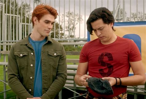 Riverdale Sneak Peek Archie And The Gang Bury A Graduation Time Capsule