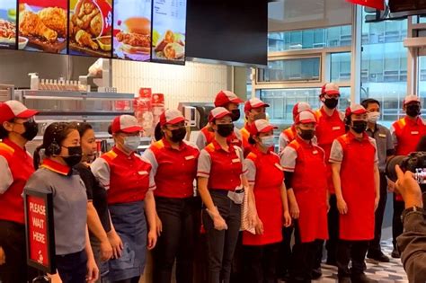 Jollibee Opens Second Location In Vancouver Abs Cbn News