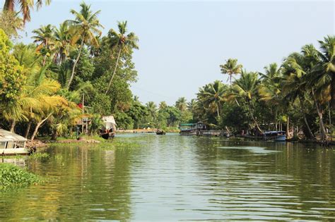 Experience The Amazing Colours Of Kerala Backwater In Houseboat