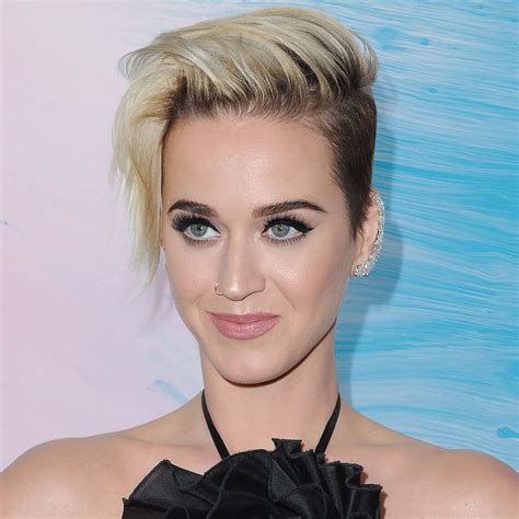 You may know katy from her award winning hits such as 'i kissed a girl' or 'teenage dream'. Katy Perry's Short Haircuts and Hairstyles - 25+