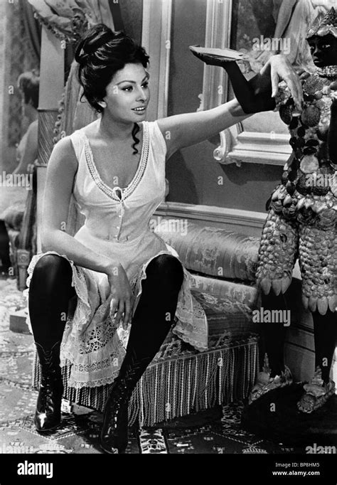Sophia Loren Lady L 1965 Stockfotografie Alamy