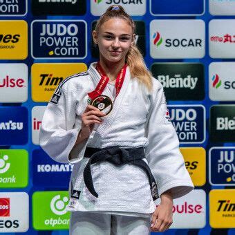 Наймолодша дворазова чемпіонка світу з дзюдо дар'я білодід не надто часто, проте радує шанувальників всілякими фотографіями і відео на своїй сторінці в соціальній мережі instagram, де за її життям стежать понад 350 тисяч. Дар'я Білодід — Forbes.ua