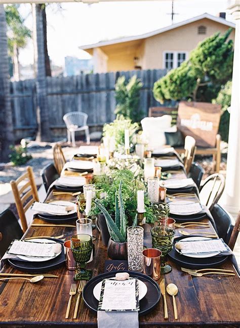 We love the soft look of this outdoor dinner party that gwyneth paltrow threw. Earthy Outdoor Dinner Party | Outdoor dinner parties ...