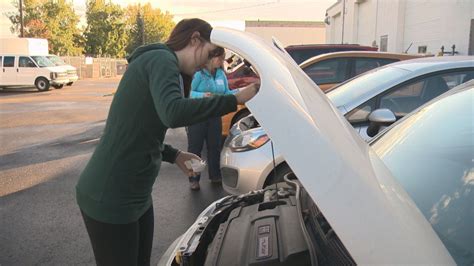 Edmonton Workshop Teaches Women About Vehicle Maintenance Edmonton
