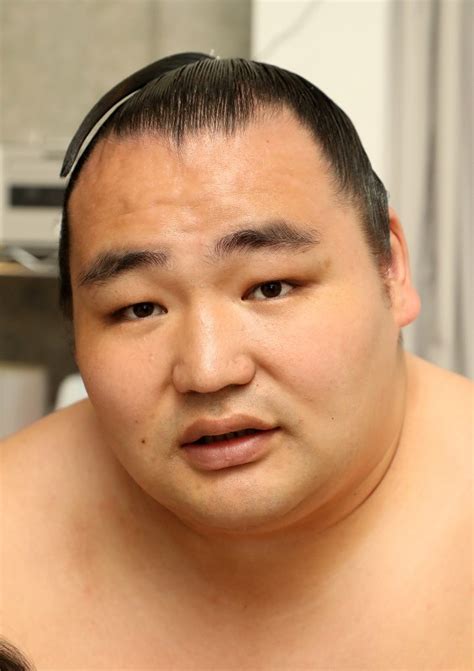 20140926 ichinojo vs kakuryuu 逸ノ城 鶴竜 sumo basho. 月刊相撲：鶴竜「苦しい経験、結果に」 記念撮影で「優勝実感 ...