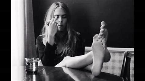 Cara Delevingne Shows Off Her Feet And Legs YouTube