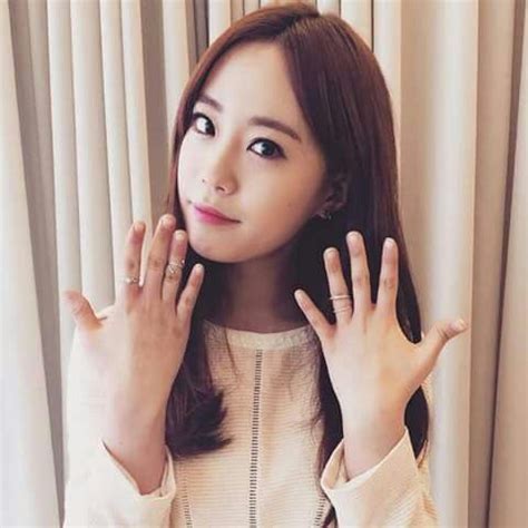 Heo young ji a fait ses adieux à goo hara dans un post instagram. Heo young ji