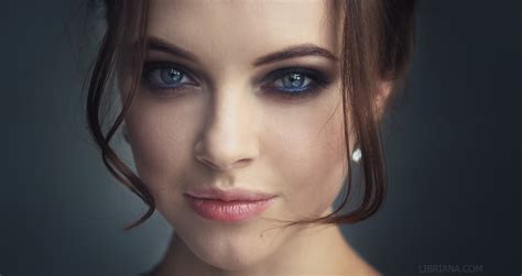 fondos de pantalla cara mujer modelo ojos azules morena fotografía de cerca azul