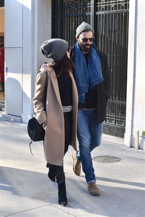 Abigail Spencer With Her New Boyfriend Out In Paris 01 Gotceleb