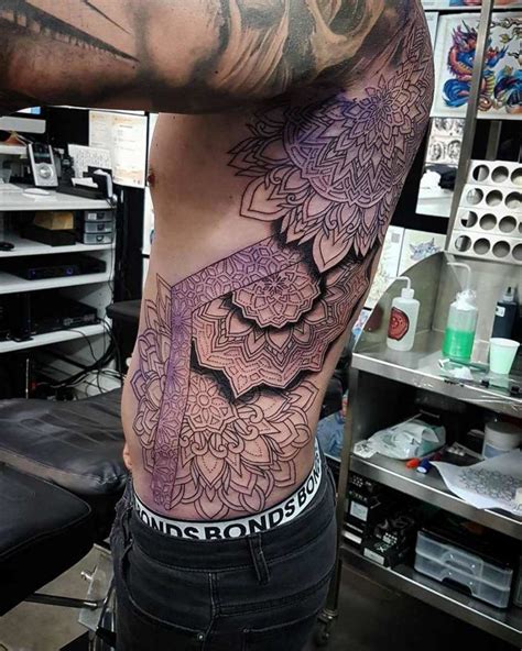Descubrir Imagen Tatuaje En Costillas Hombre Thptletrongtan Edu Vn