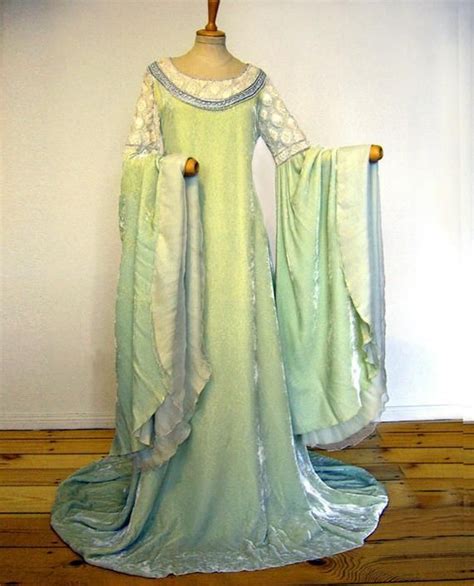 Arwen Jurk Trouwjurk Kroning Jurk Lord Of The Rings Zijde Etsy Wedding Dress Crafts Wedding